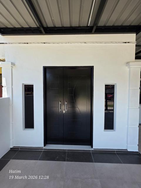 Pintu utama rumah